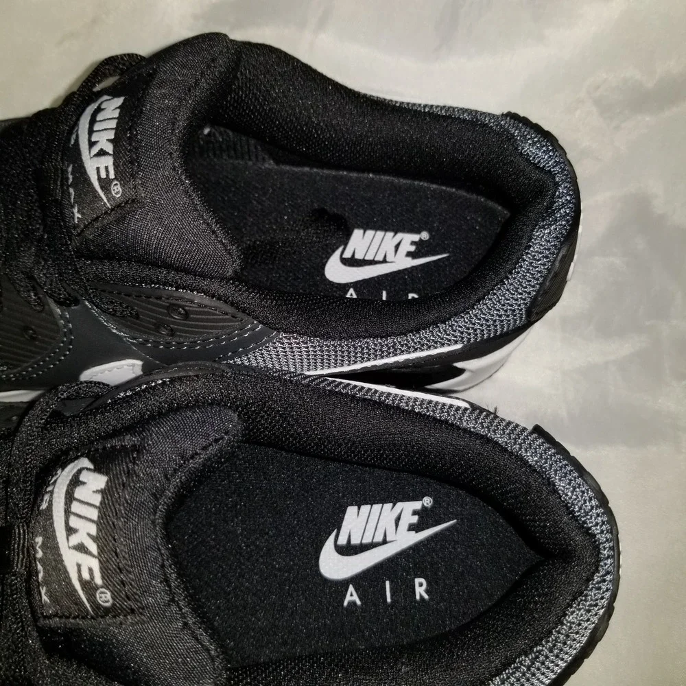 Nike Air Max 90 Sneakers Mens 8 Black White Wolf Grey Excellent CN8490-002